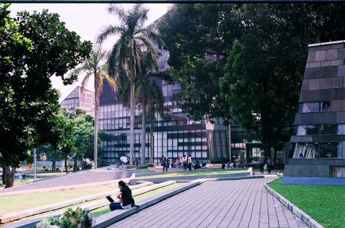 the plaza ui library depok. nikon fe, 50mm 1.8d, fuji superia 200 @100. may 2012